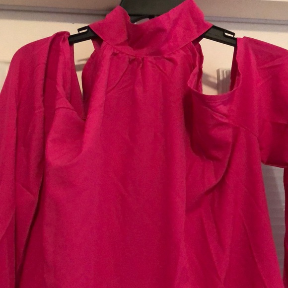 Long sleeve cold shoulder shirt. - Picture 2 of 7